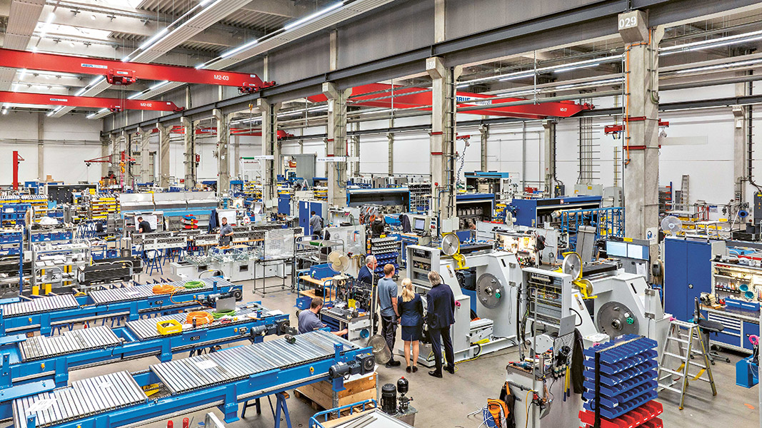 Mobile Werkzeugkästen in der Produktion sorgen für flexibles Arbeiten.