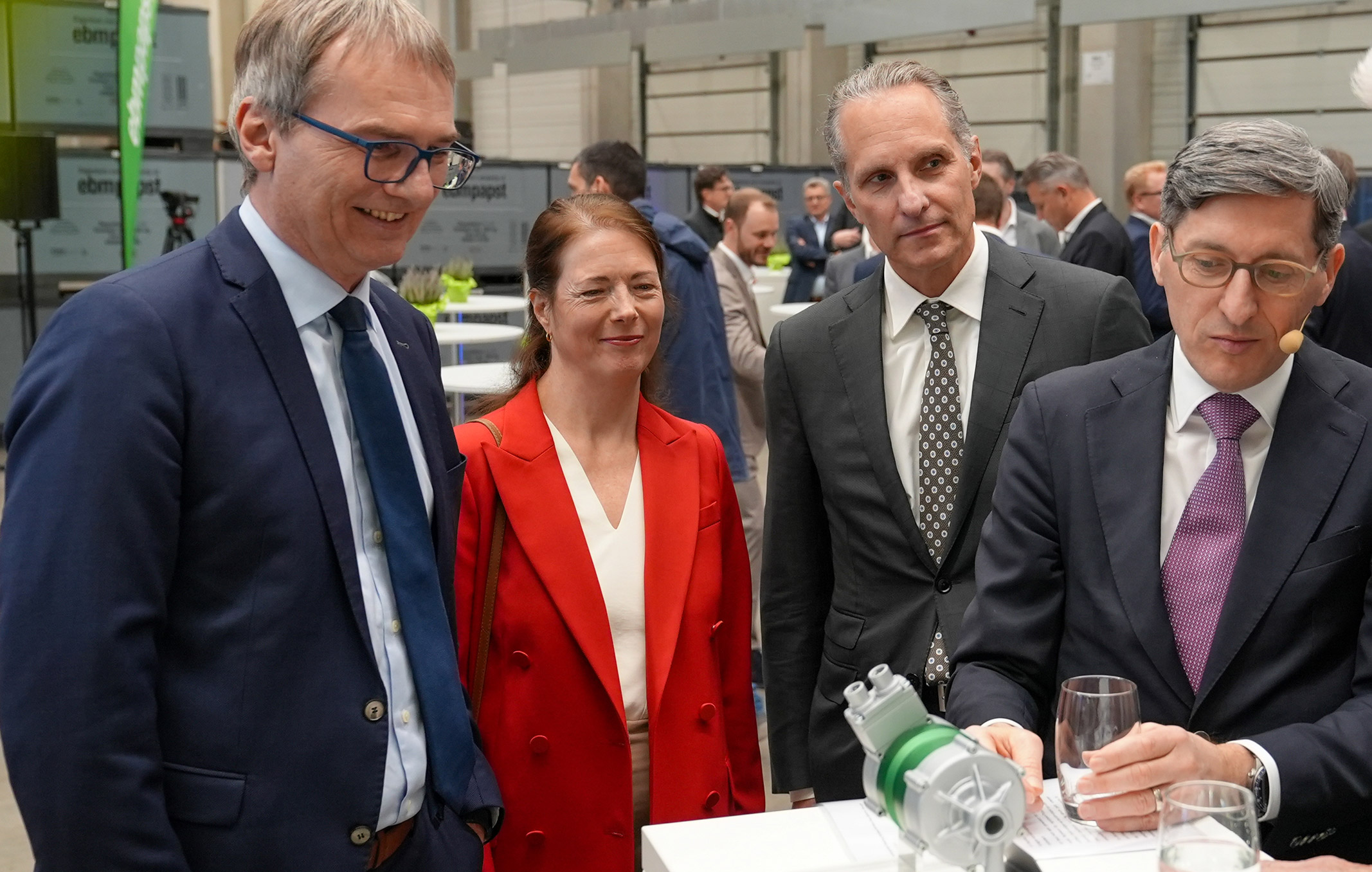  ebm-papst-Gesellschafter Ralf Sturm, Chloe McCracken und Jan Philippiak (von links nach rechts)