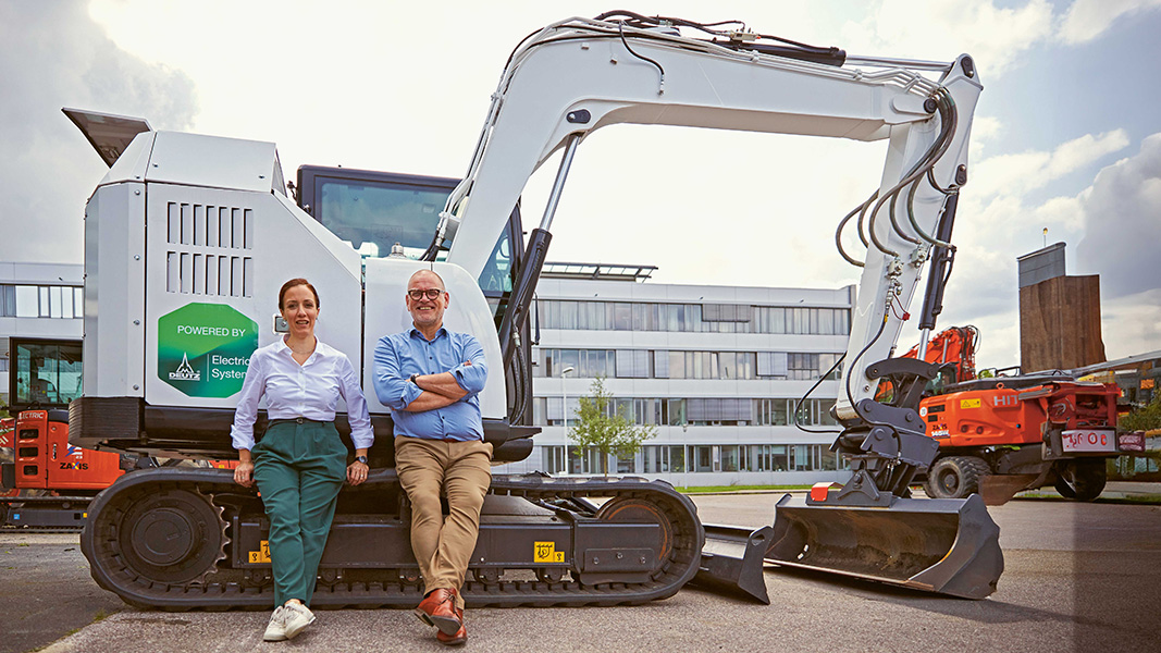 Ulrike Schumacher und Bert van Hasselt freuen sich über ihre Erfolge mit elektrischen Systemen.